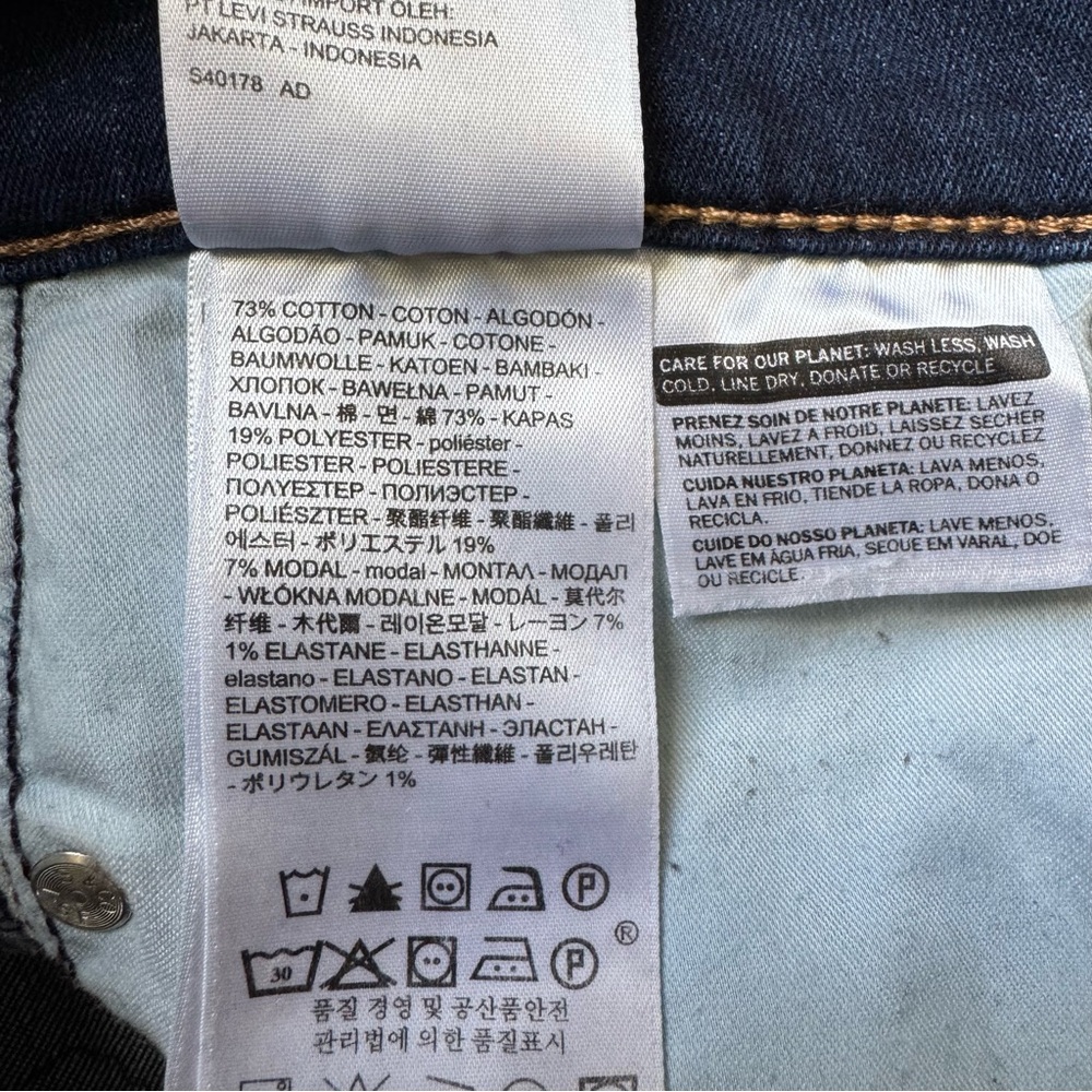 SOLD ❌Levi’s 312 Shaping Slim Dark Wash Jeans 26 Cotton Blend - Picture 3 of 6